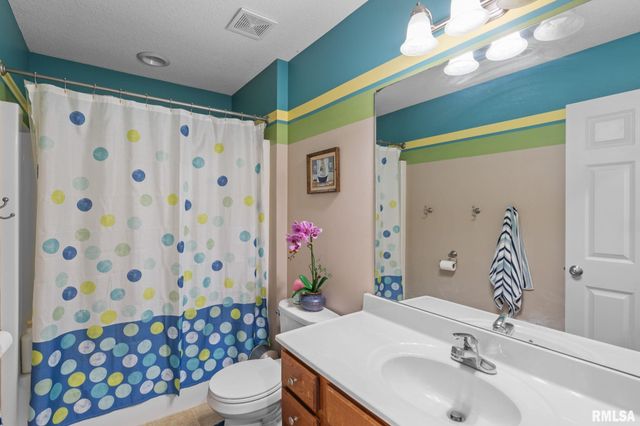 5312 HILLANDALE Road, Davenport, IA 52806