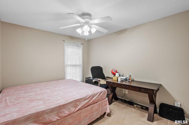 5312 HILLANDALE Road, Davenport, IA 52806