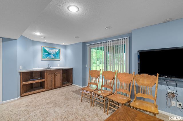 5312 HILLANDALE Road, Davenport, IA 52806