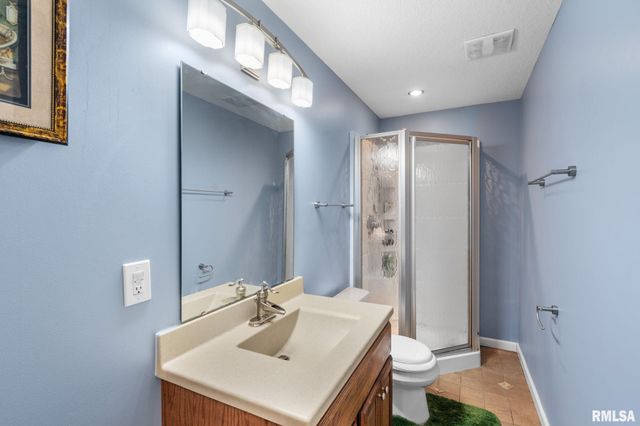 5312 HILLANDALE Road, Davenport, IA 52806