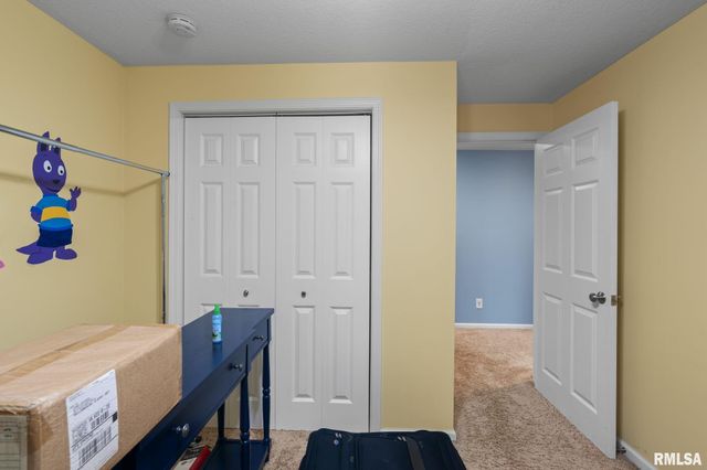 5312 HILLANDALE Road, Davenport, IA 52806