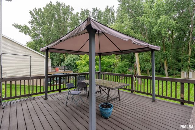 5312 HILLANDALE Road, Davenport, IA 52806