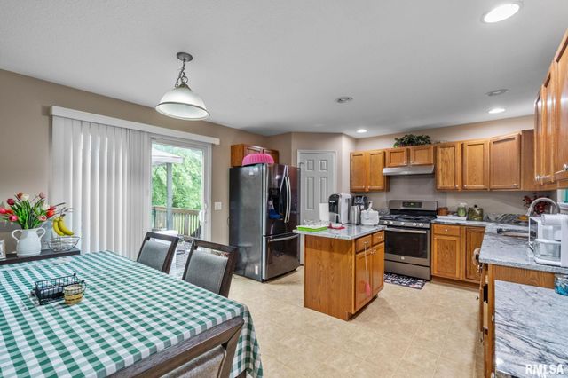 5312 HILLANDALE Road, Davenport, IA 52806