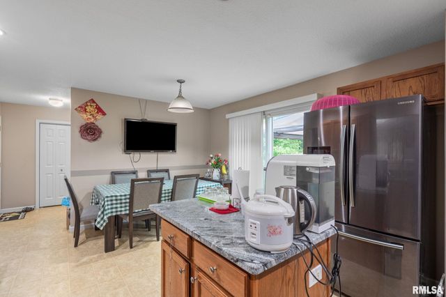 5312 HILLANDALE Road, Davenport, IA 52806