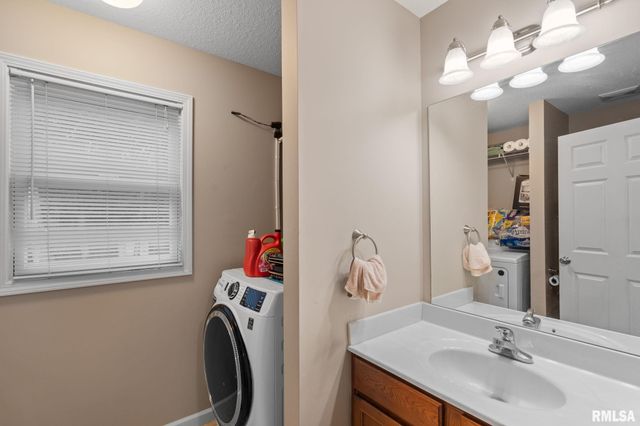 5312 HILLANDALE Road, Davenport, IA 52806