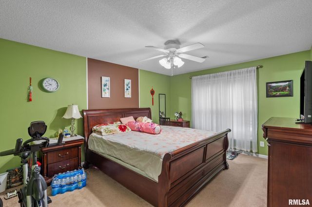 5312 HILLANDALE Road, Davenport, IA 52806