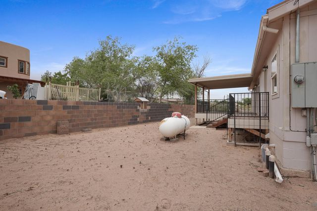 984 Hollywood Boulevard, Corrales, NM 87048