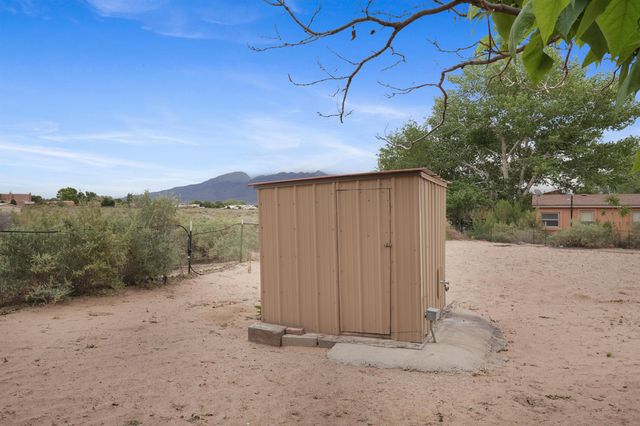 984 Hollywood Boulevard, Corrales, NM 87048