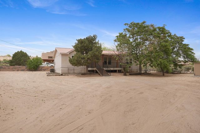 984 Hollywood Boulevard, Corrales, NM 87048