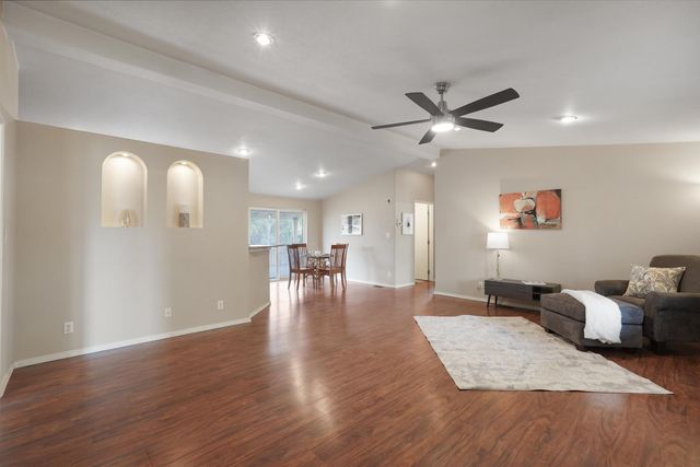 984 Hollywood Boulevard, Corrales, NM 87048