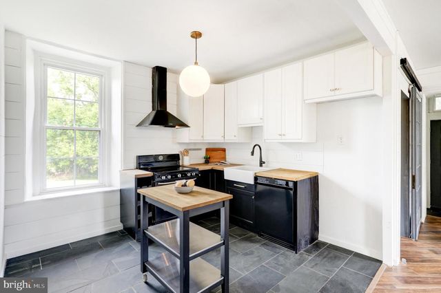 1234 CANADOCHLY RD, York, PA 17406
