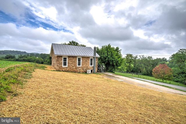 1234 CANADOCHLY RD, York, PA 17406