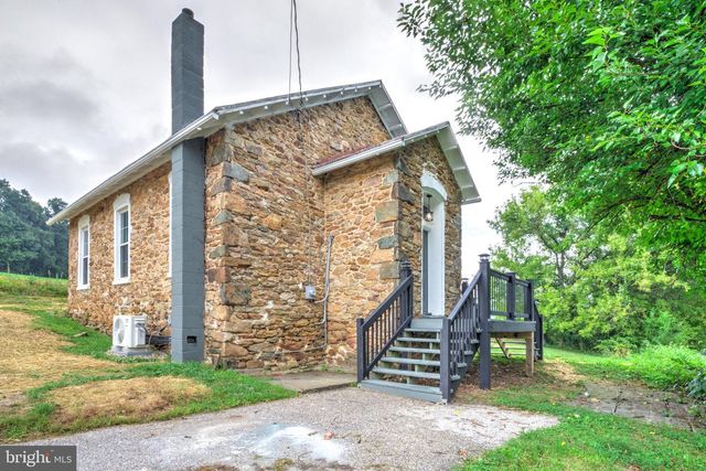 1234 CANADOCHLY RD, York, PA 17406