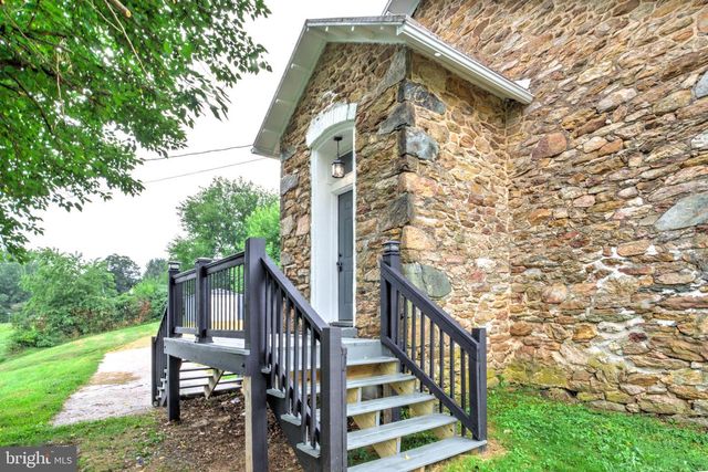 1234 CANADOCHLY RD, York, PA 17406