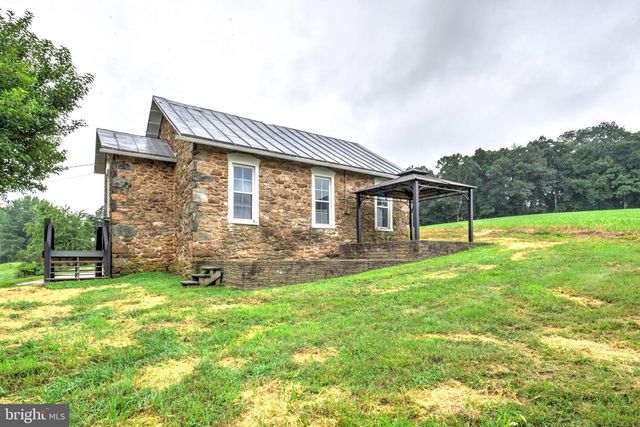 1234 CANADOCHLY RD, York, PA 17406