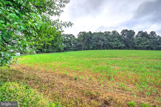 1234 CANADOCHLY RD, York, PA 17406