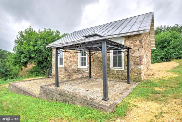1234 CANADOCHLY RD, York, PA 17406