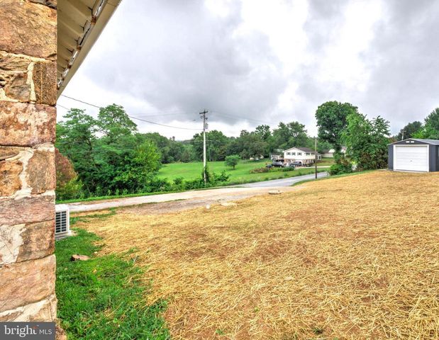 1234 CANADOCHLY RD, York, PA 17406