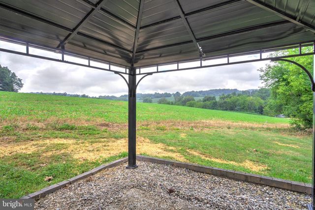 1234 CANADOCHLY RD, York, PA 17406