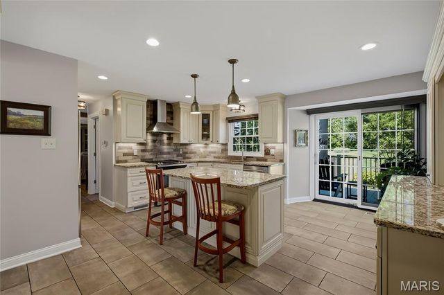 12405 Montsouris Drive, Creve Coeur, MO 63141