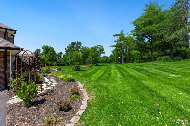 12405 Montsouris Drive, Creve Coeur, MO 63141