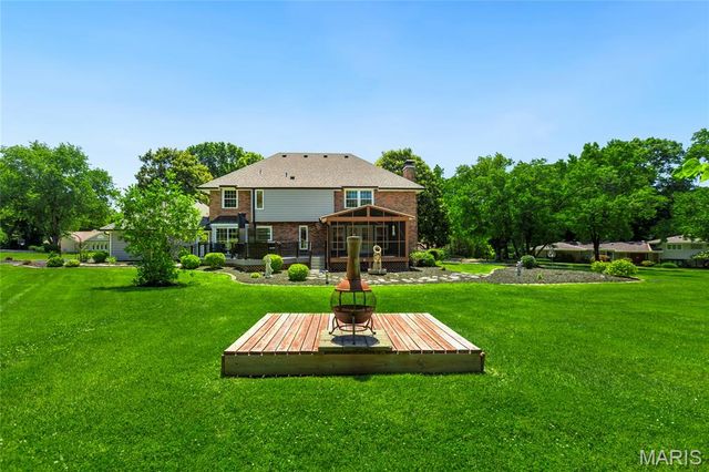 12405 Montsouris Drive, Creve Coeur, MO 63141