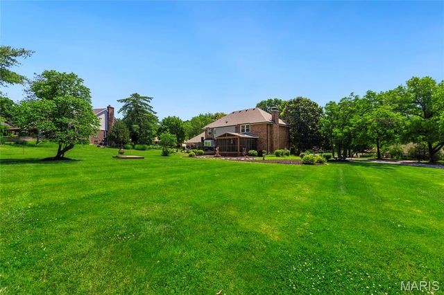12405 Montsouris Drive, Creve Coeur, MO 63141