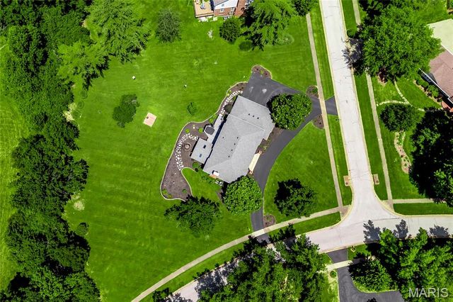 12405 Montsouris Drive, Creve Coeur, MO 63141
