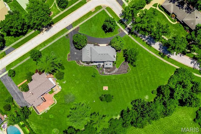 12405 Montsouris Drive, Creve Coeur, MO 63141