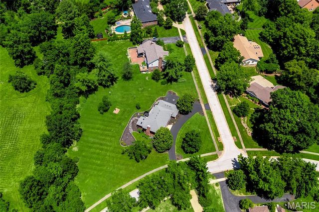 12405 Montsouris Drive, Creve Coeur, MO 63141