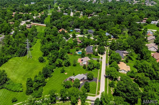 12405 Montsouris Drive, Creve Coeur, MO 63141