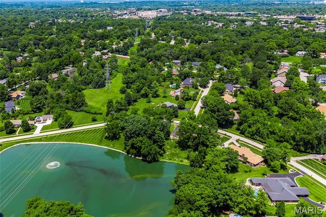 12405 Montsouris Drive, Creve Coeur, MO 63141