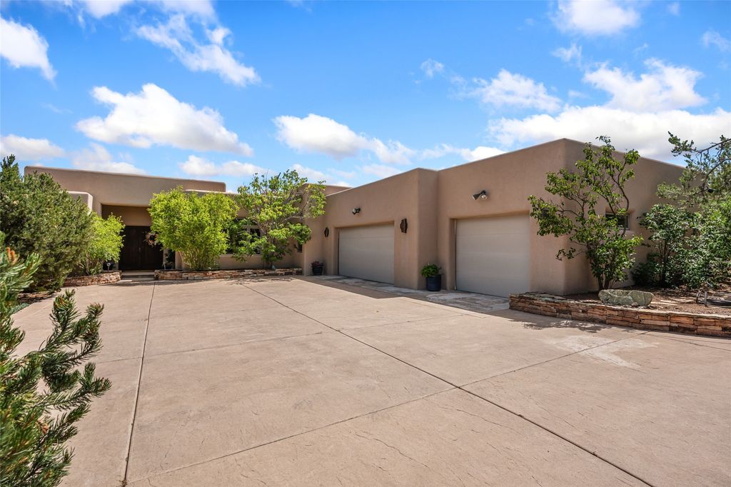 4 Astor Circle, Santa Fe, NM 87506