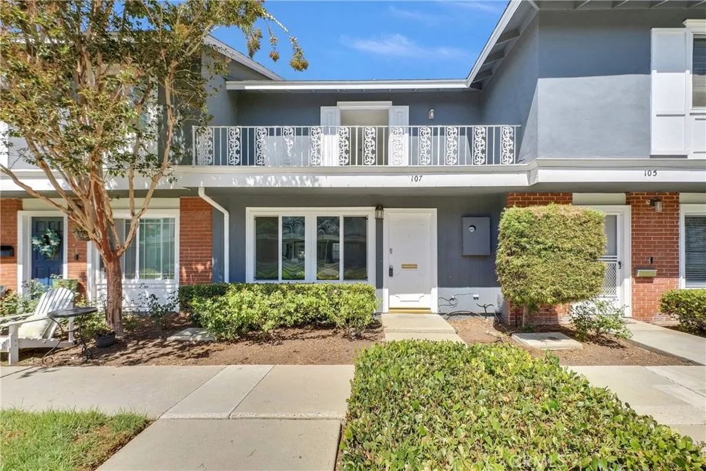 107 Lexington, Costa Mesa, CA 92626