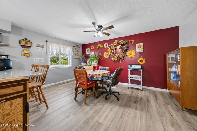 82 N Sunset Ave, Cecilia, KY 42724