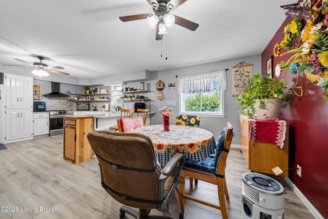 82 N Sunset Ave, Cecilia, KY 42724