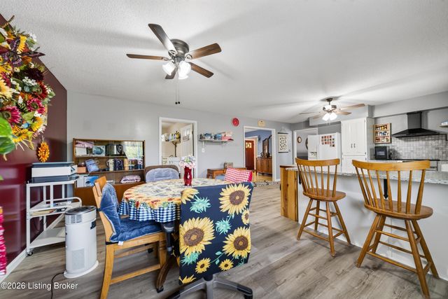 82 N Sunset Ave, Cecilia, KY 42724