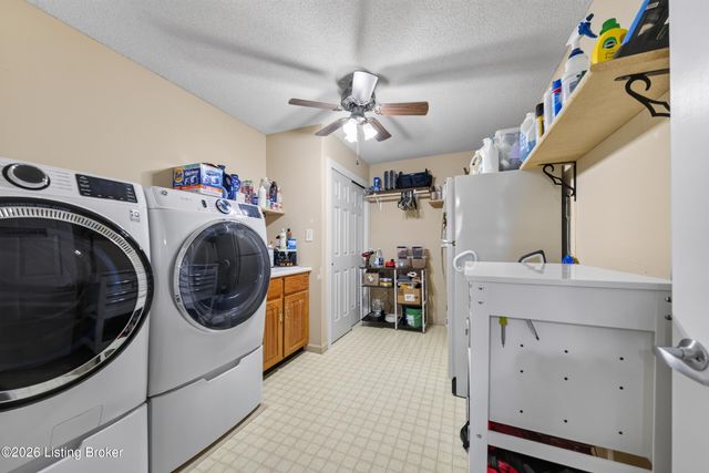 82 N Sunset Ave, Cecilia, KY 42724