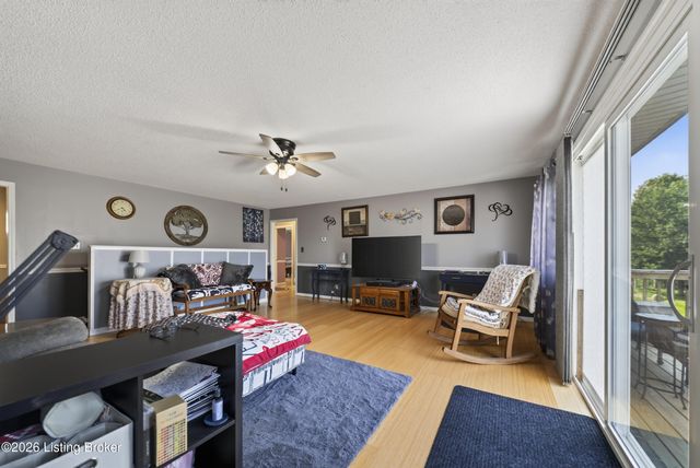 82 N Sunset Ave, Cecilia, KY 42724