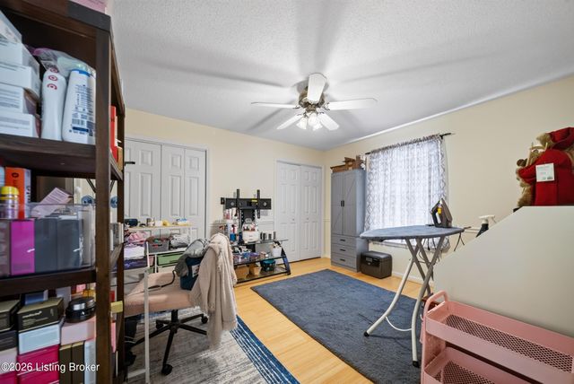 82 N Sunset Ave, Cecilia, KY 42724