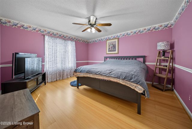 82 N Sunset Ave, Cecilia, KY 42724