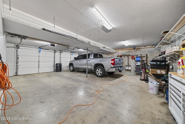 82 N Sunset Ave, Cecilia, KY 42724