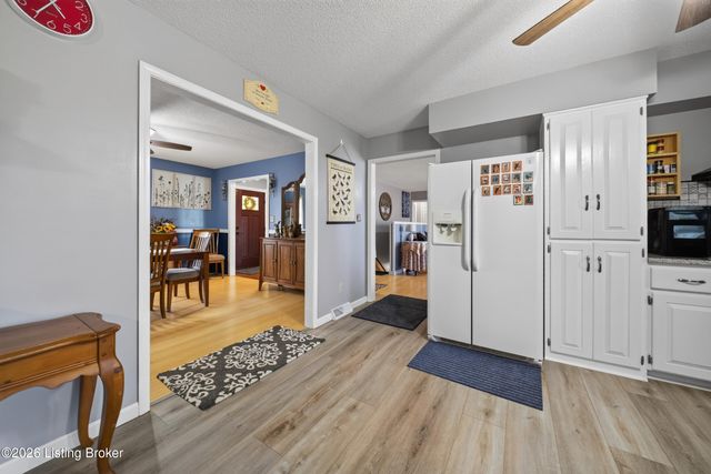 82 N Sunset Ave, Cecilia, KY 42724