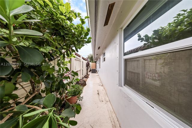 10033 NW 126th Ter, Hialeah Gardens, FL 33018