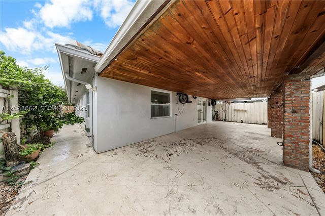 10033 NW 126th Ter, Hialeah Gardens, FL 33018