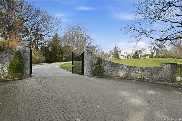 1 Private Lane, Old Brookville, NY 11545