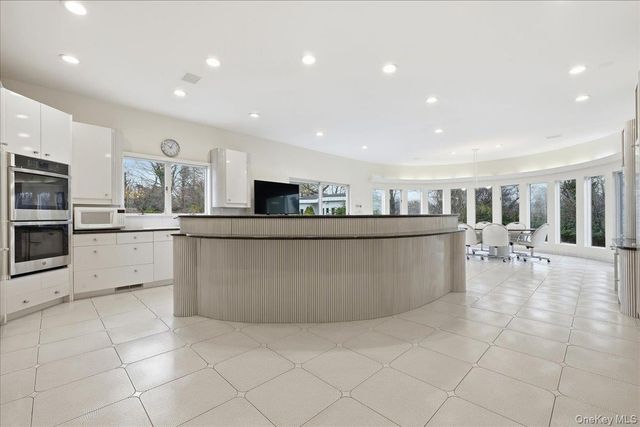 1 Private Lane, Old Brookville, NY 11545