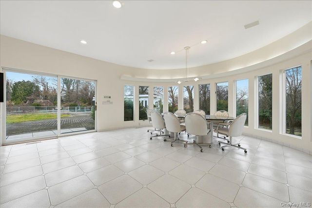 1 Private Lane, Old Brookville, NY 11545