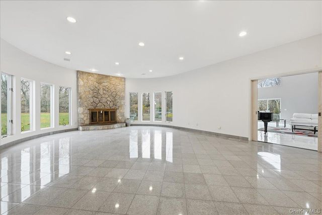 1 Private Lane, Old Brookville, NY 11545