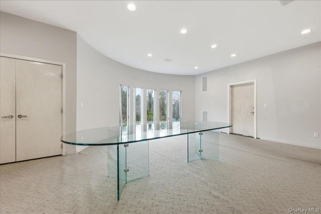 1 Private Lane, Old Brookville, NY 11545